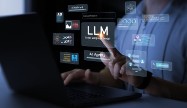 Logos mit den Beschriftungen AI und LLM