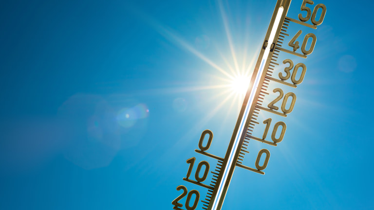 Thermometer zeigt hohe Temperatur an