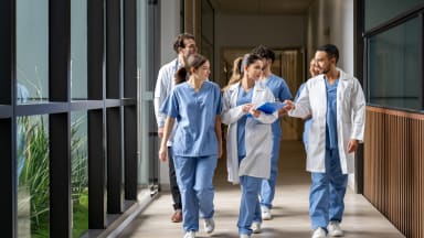 Immer mehr Ärztinnen und Ärzte kommen aus dem Ausland