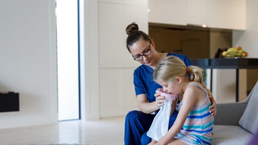 Kind erbricht nach Einnahme eines Medikaments: Dosis erneut verabreichen oder nicht?