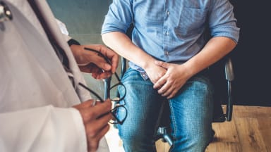 Dieser neue Urintest könnte vielen Männern eine Prostatabiopsie ersparen – so funktioniert er