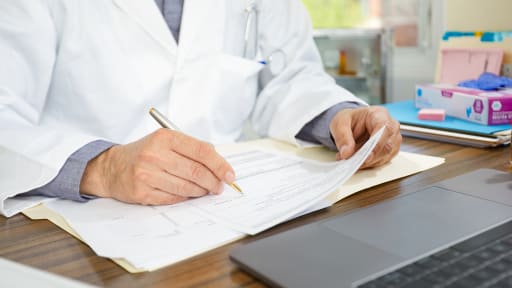 Bericht oder Gutachten? Ein Blick auf die Unterschiede