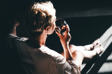 Krank durch Alkohol? So erkennen und behandeln Sie Patienten