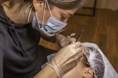 Lidstrich-Tattoos: Komplikationen am Auge