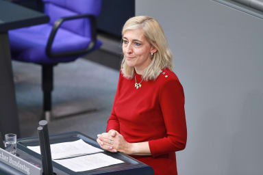 Nina Warken, CDU, während der 181. Bundestagssitzung 