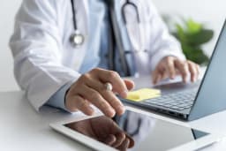 Diese Praxissoftware würden Ärzte weiterempfehlen