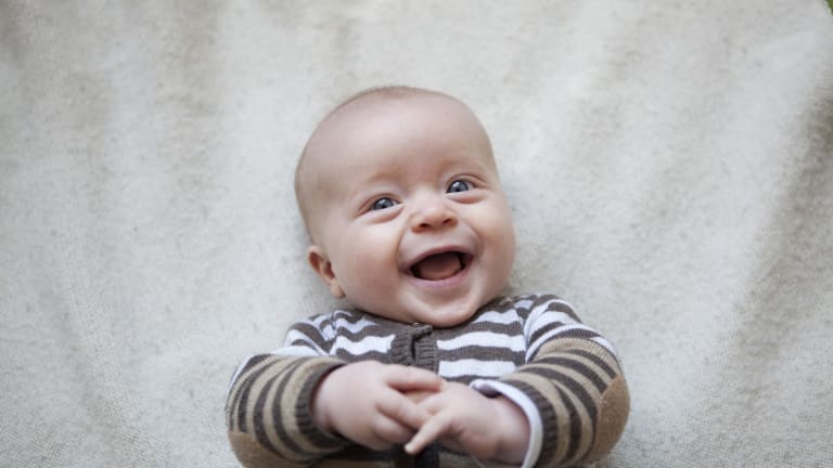Warum Babys mit Katarakt meist linsenlos bleiben