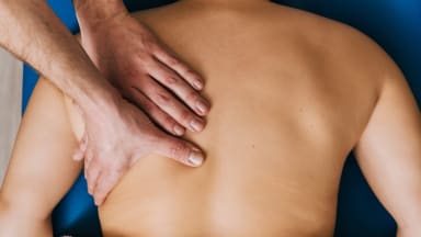 Osteopathie bei unspezifischen Kreuzschmerzen: Nutzen weiter „unklar“