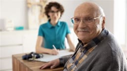 2022-11-msd-aerztin_kerstin_hans-peter-5143_1200x675.png