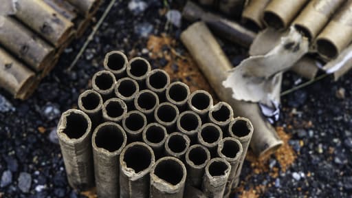 Ausgebrannte Feuerwerksbatterie