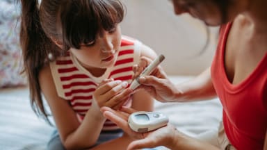 Junges Mädchen Bluttest Diabetes Typ 1