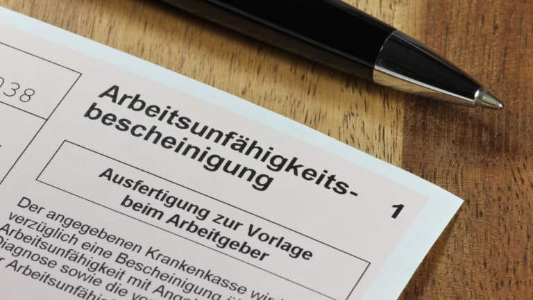 Arbeitsunfähigkeit und Entgeltfortzahlung – was zählt die ärztliche Bescheinigung (noch)?