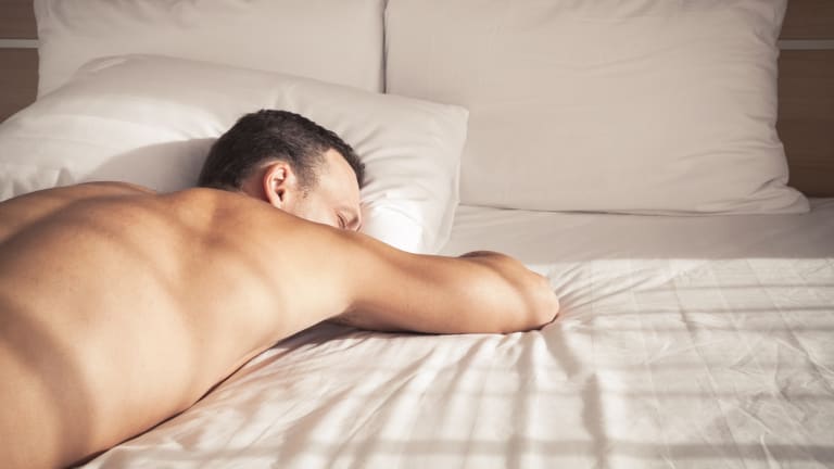 Ohne Pyjama ins Bett: Das sagen Schlafforscher und Hautärzte