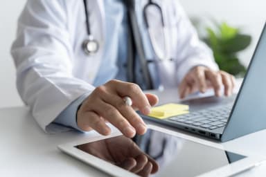 Diese Praxissoftware würden Ärzte weiterempfehlen