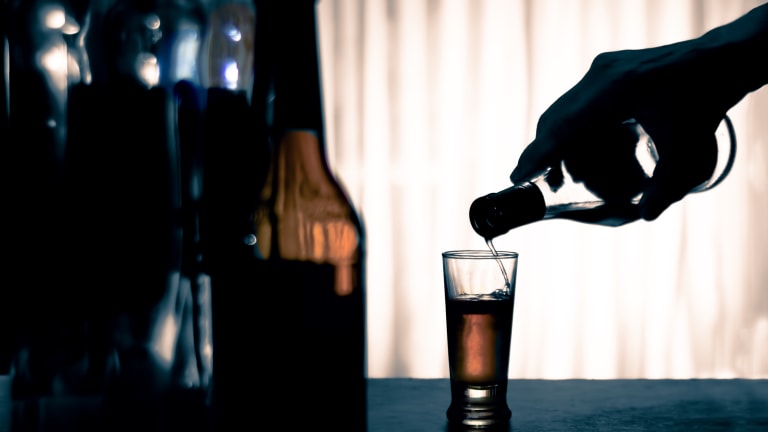 Alkoholkonsumstörung: Welche Medikamente erleichtern den Weg aus der Abhängigkeit?