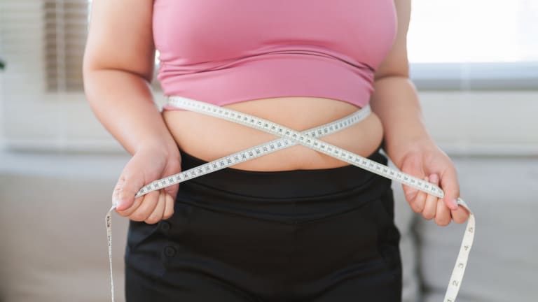 Starkes Übergewicht lässt junge Menschen schneller altern – mögliche Ursachen sind Entzündungen und hormonelle Dysregulation