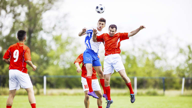 Kopfbälle im Amateurfußball