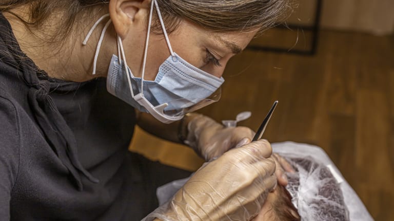 Lidstrich-Tattoos: Komplikationen am Auge