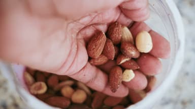 Hoher Nussverzehr könnte Spermien auf die Sprünge helfen
