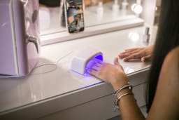 HPV-induziertes Karzinom der Nagelmatrix nach UV-Maniküre