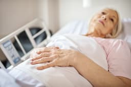 Seniorin mit ungeklärter akuten Nierenfunktionsbeeinträchtigung