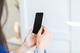MFA nur am Handy? Dann fängt in der Praxis Arbeitszeitbetrug an