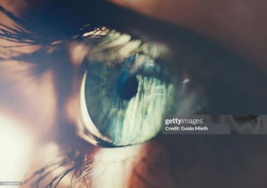 www.gettyimages.de/detail/foto/eye-with-reflect-lizenzfreies-bild/549808191?phrase=Sehen&adppopup=true 