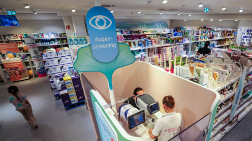 Augenscreening und Hautanalyse: Kritik an Gesundheitsangeboten bei dm