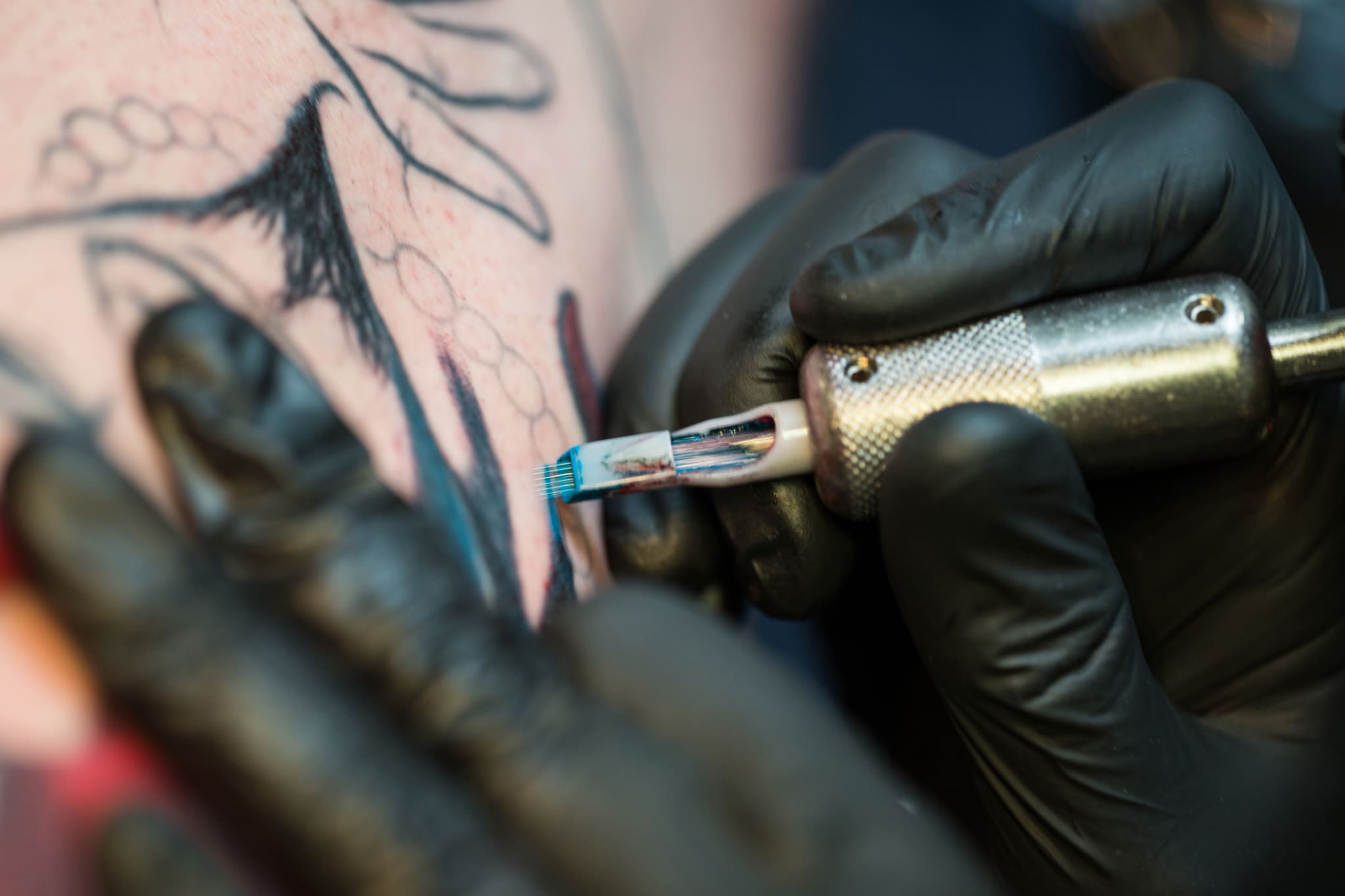 Riskante Körperkunst: So gefährlich können Tätowierungen sein