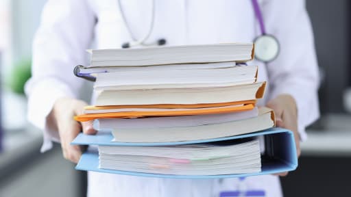 Bürokratie in Praxis und Klinik kann zeitraubend sein