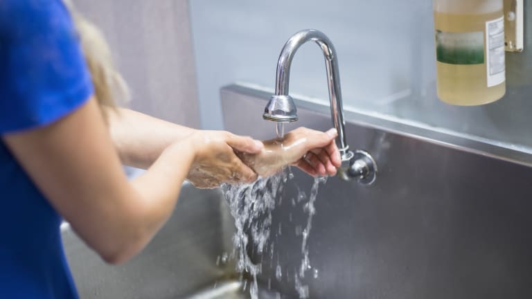 Kaltes Wasser reicht für medizinisches Händewaschen aus