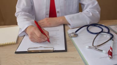 MFA fällt durch Abschlussprüfung: Verlängert sich Ausbildungsverhältnis automatisch?