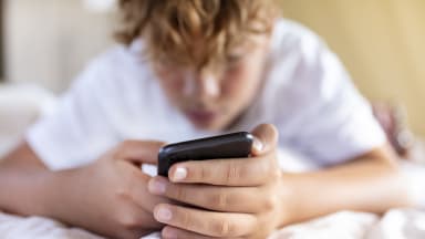 Soziale Medien und psychische Gesundheit: welche Auswirkungen sind belegt?