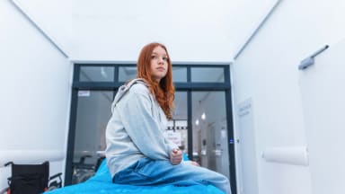 Junge Frau im Krankenhaus