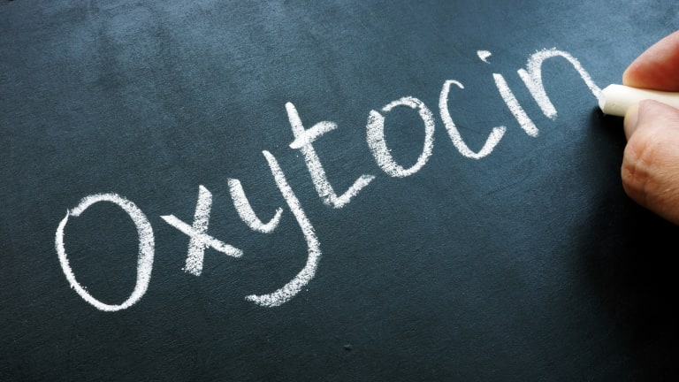 Jenseits des „Liebeshormon“-Paradigmas: Wie Oxytocin soziales Verhalten steuert