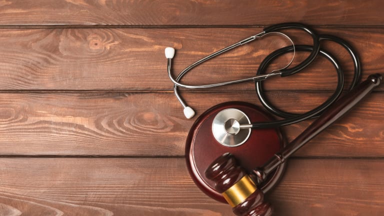 Negative Online-Bewertungen: Gericht stärkt Rechte von Arztpraxen