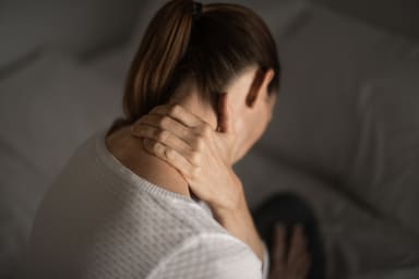 gelenkschmerzen fibromyalgie junge frau