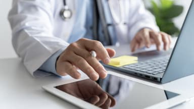 Diese Praxissoftware würden Ärzte weiterempfehlen