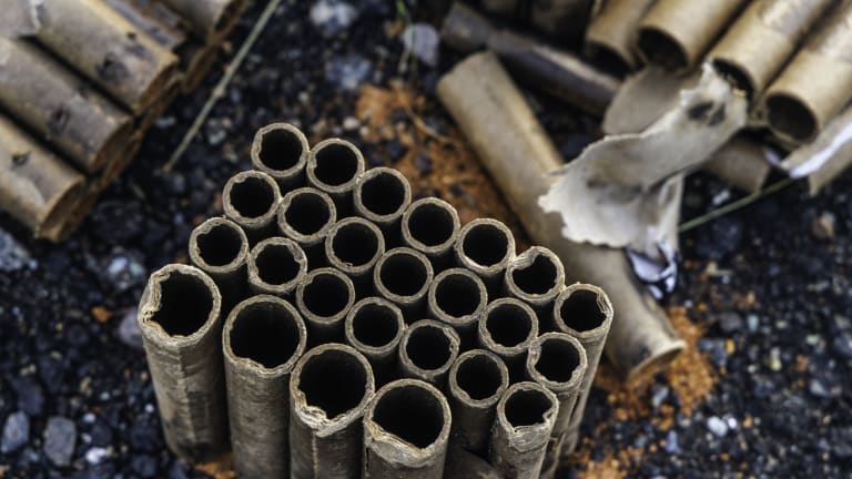 Ausgebrannte Feuerwerksbatterie