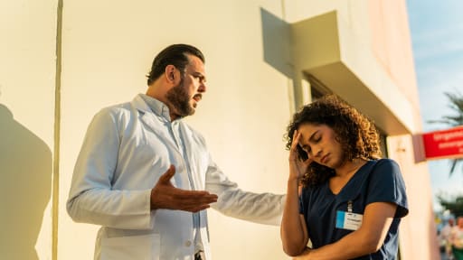 Machtmissbrauch und Sexismus: Ärzte beklagen Klinik-Alltag