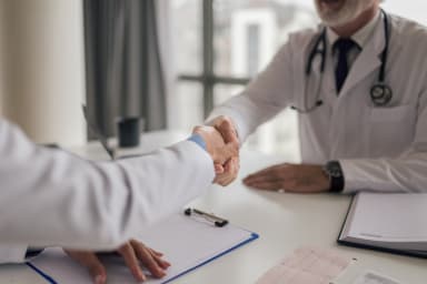 Weiterarbeiten als Arzt im Ruhestand