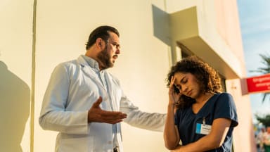 Machtmissbrauch und Sexismus: Ärzte beklagen Klinik-Alltag