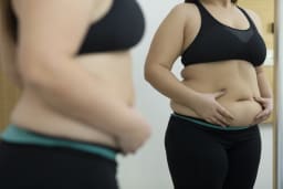 Bauchfett beschleunigt die biologische Alterung – Frauen besonders betroffen