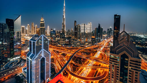 Dubai Skyline bei Nacht