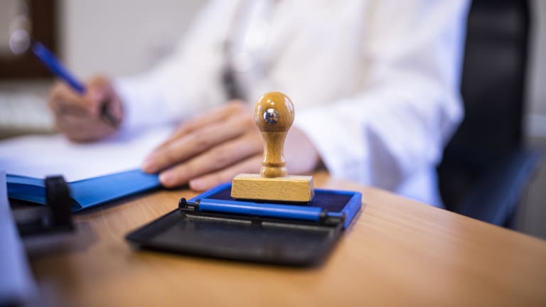 Wenn Atteste und Formulare den Praxisalltag dominieren