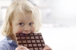 Hochverarbeitete Lebensmittel sind bei kleinen Kindern mit Verhaltensauffälligkeiten assoziiert