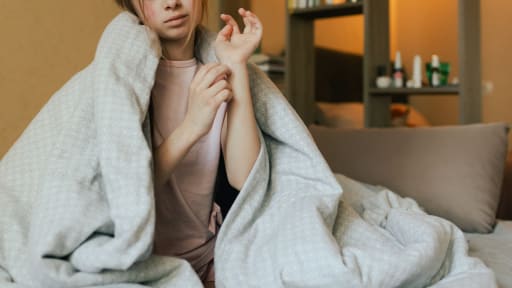 Krätze: Tabletten oder topische Behandlung?