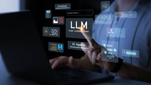 Logos mit den Beschriftungen AI und LLM