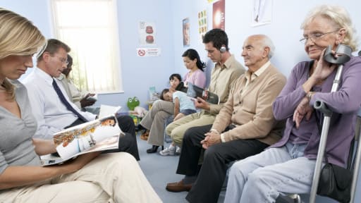 Wachsende Alterswelle: 72 % fürchten um ihre ambulante Versorgung / Reformwille in der Bevölkerung groß (62 %)